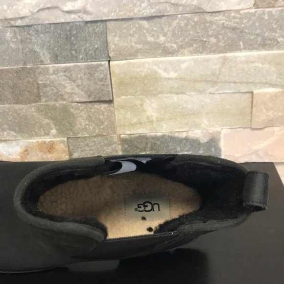 UGG Men's Runyon Lined Chelsea Boot - Picture 8 of 9